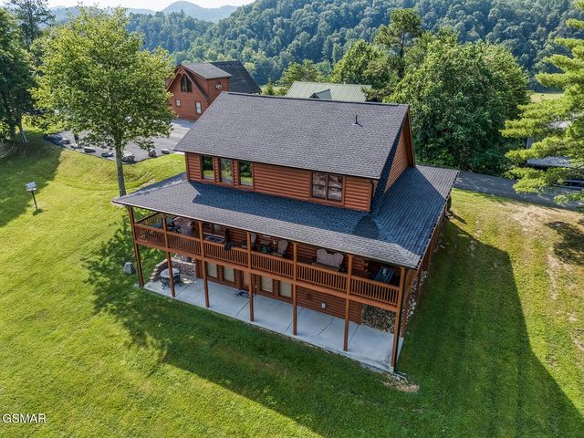 2028 Piney Overlook Lane, Sevierville, TN 37862