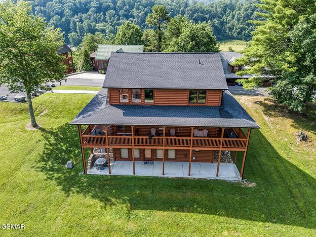 2028 Piney Overlook Lane, Sevierville, TN 37862