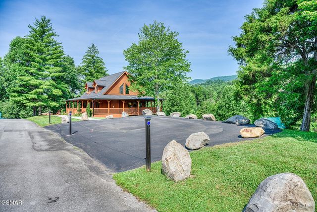 2028 Piney Overlook Lane, Sevierville, TN 37862