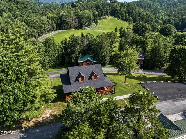 2028 Piney Overlook Lane, Sevierville, TN 37862