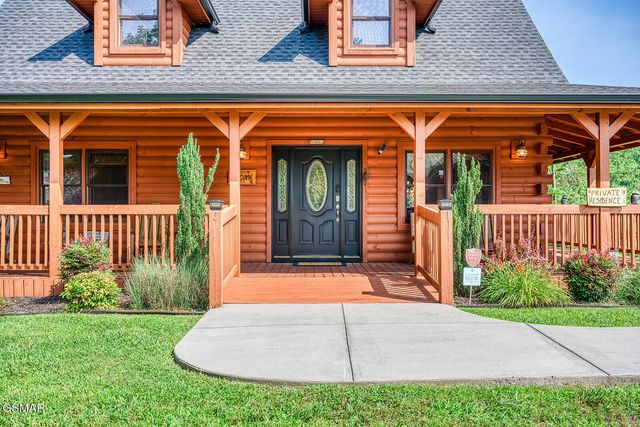 2028 Piney Overlook Lane, Sevierville, TN 37862