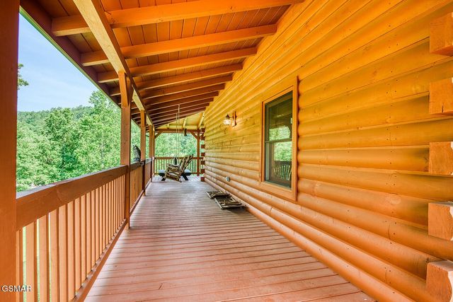 2028 Piney Overlook Lane, Sevierville, TN 37862