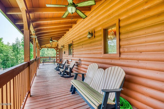 2028 Piney Overlook Lane, Sevierville, TN 37862