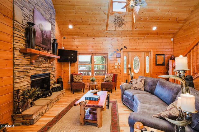 2028 Piney Overlook Lane, Sevierville, TN 37862