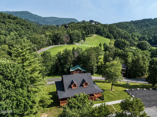 2028 Piney Overlook Lane, Sevierville, TN 37862