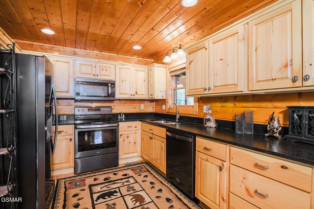 2028 Piney Overlook Lane, Sevierville, TN 37862