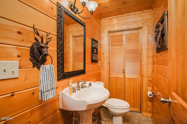 2028 Piney Overlook Lane, Sevierville, TN 37862