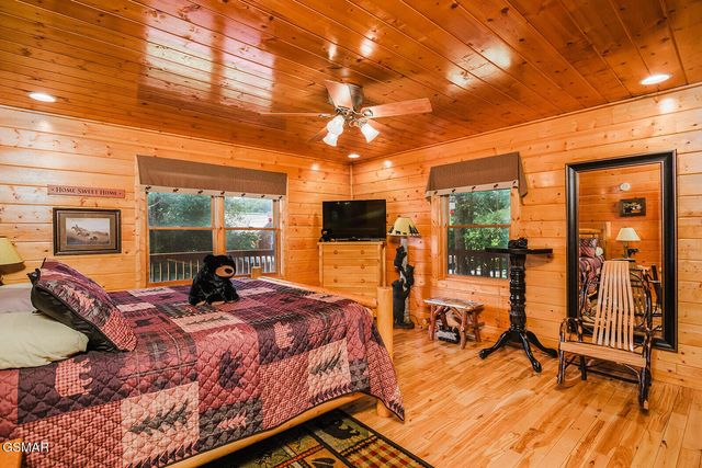 2028 Piney Overlook Lane, Sevierville, TN 37862
