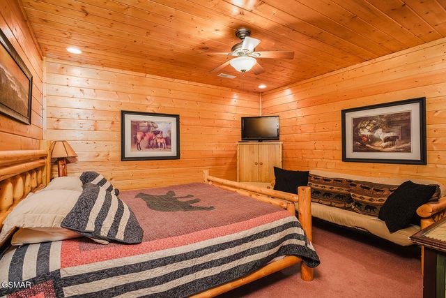 2028 Piney Overlook Lane, Sevierville, TN 37862