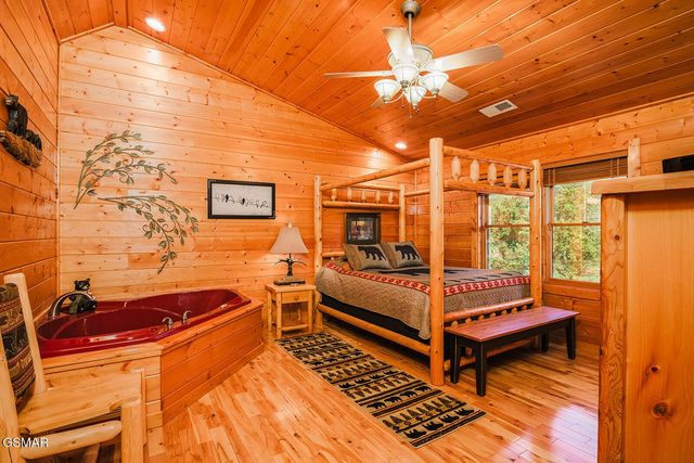 2028 Piney Overlook Lane, Sevierville, TN 37862