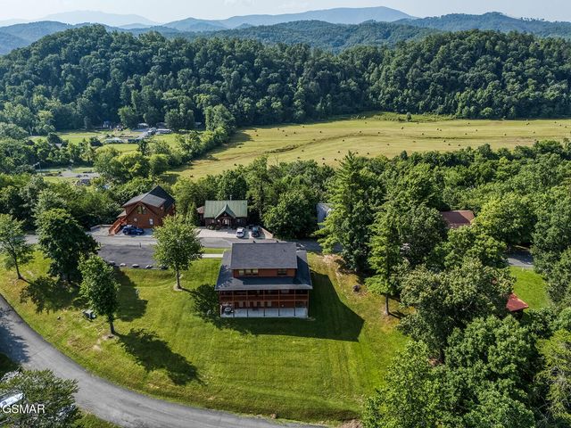 2028 Piney Overlook Lane, Sevierville, TN 37862