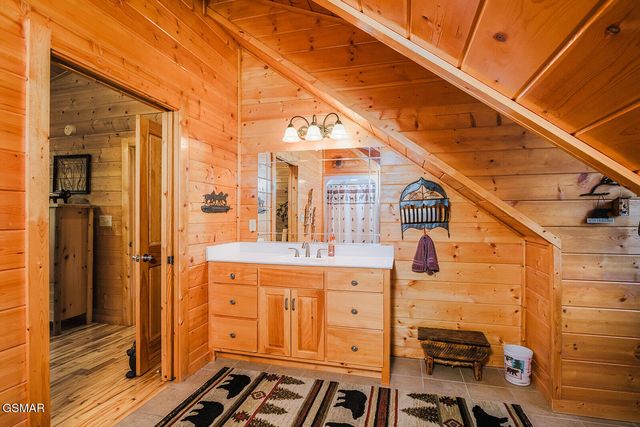 2028 Piney Overlook Lane, Sevierville, TN 37862