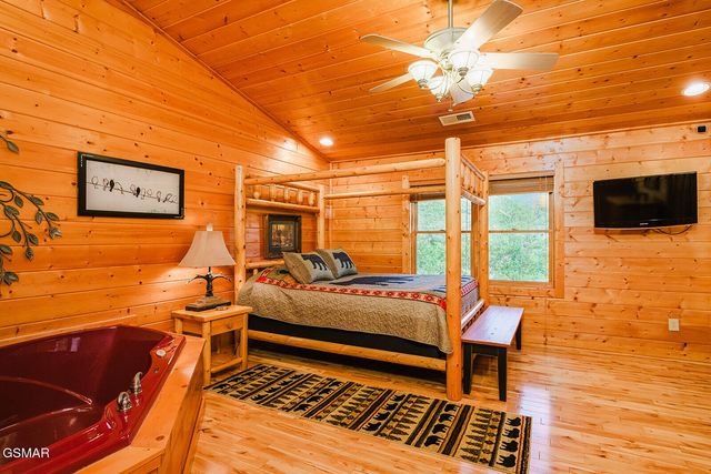 2028 Piney Overlook Lane, Sevierville, TN 37862