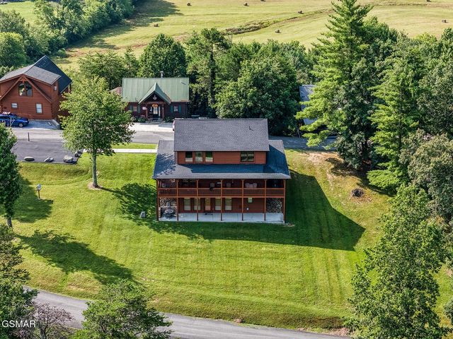 2028 Piney Overlook Lane, Sevierville, TN 37862