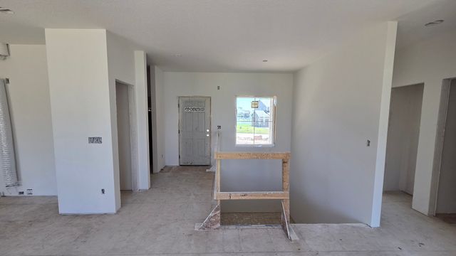 15211 Springbrook Trail, Urbandale, IA 50323