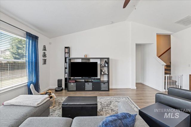 645 SW Nugget St, Mountain Home, ID 83647