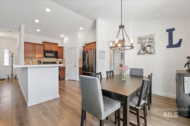 645 SW Nugget St, Mountain Home, ID 83647