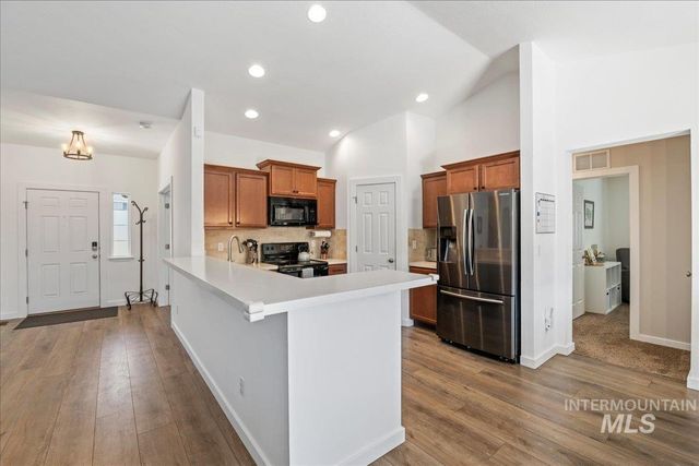 645 SW Nugget St, Mountain Home, ID 83647