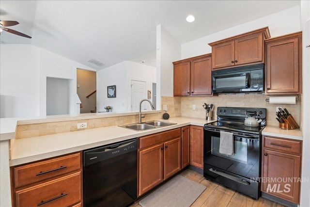 645 SW Nugget St, Mountain Home, ID 83647