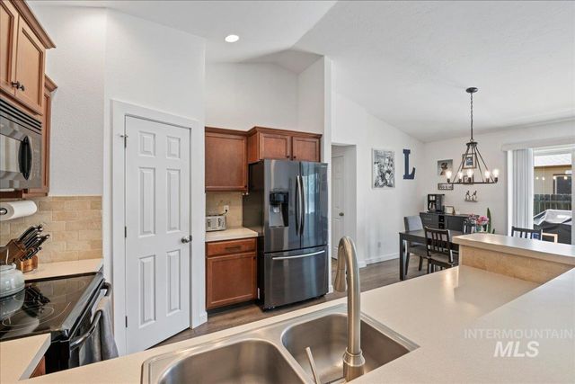 645 SW Nugget St, Mountain Home, ID 83647