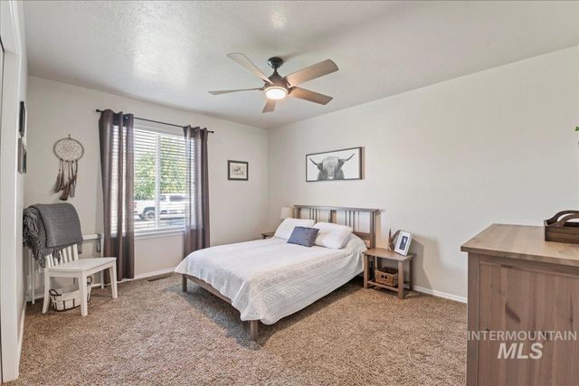 645 SW Nugget St, Mountain Home, ID 83647