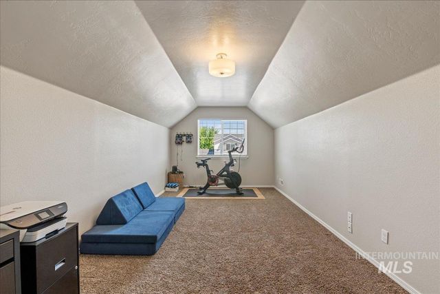 645 SW Nugget St, Mountain Home, ID 83647
