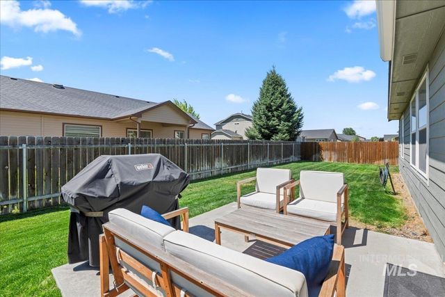 645 SW Nugget St, Mountain Home, ID 83647