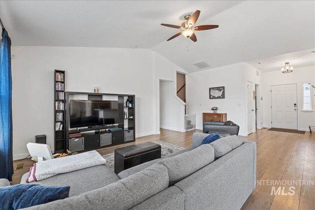 645 SW Nugget St, Mountain Home, ID 83647