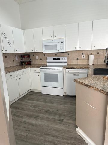 4025 Pine Ridge Ln, Weston, FL 33331