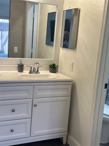 4025 Pine Ridge Ln, Weston, FL 33331