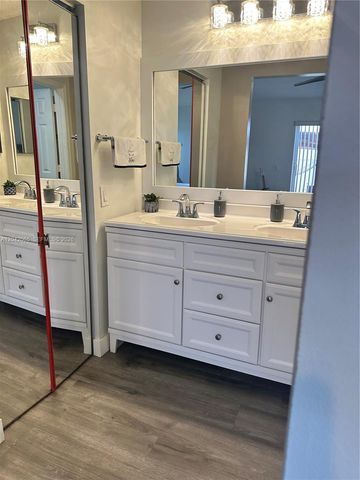 4025 Pine Ridge Ln, Weston, FL 33331