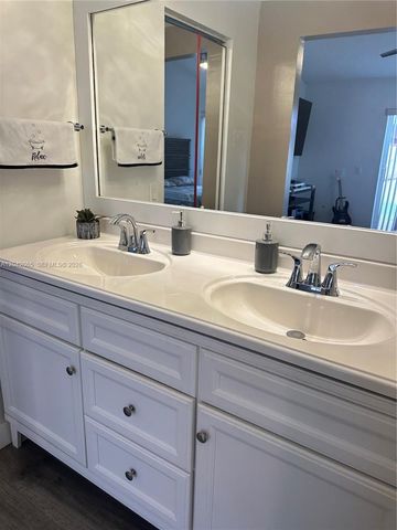4025 Pine Ridge Ln, Weston, FL 33331