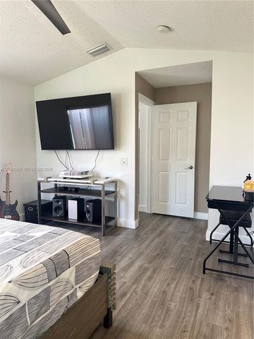 4025 Pine Ridge Ln, Weston, FL 33331