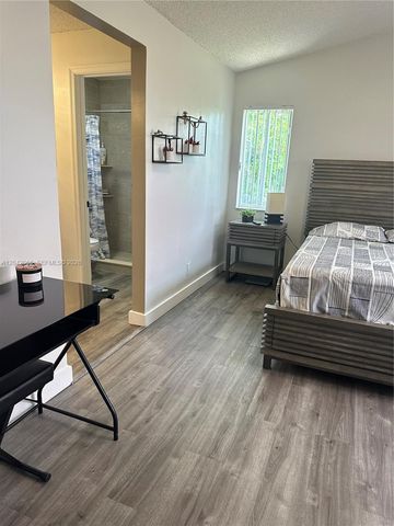4025 Pine Ridge Ln, Weston, FL 33331