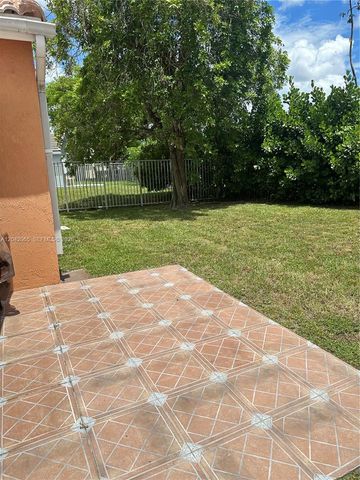4025 Pine Ridge Ln, Weston, FL 33331
