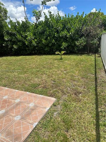 4025 Pine Ridge Ln, Weston, FL 33331