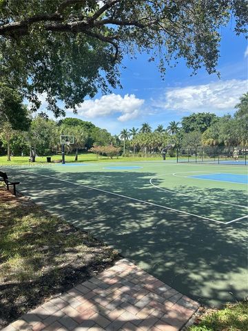 4025 Pine Ridge Ln, Weston, FL 33331