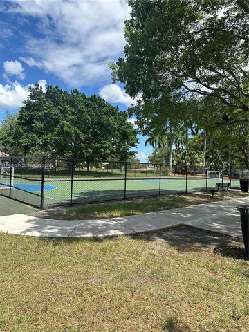4025 Pine Ridge Ln, Weston, FL 33331