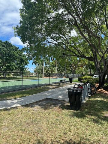 4025 Pine Ridge Ln, Weston, FL 33331