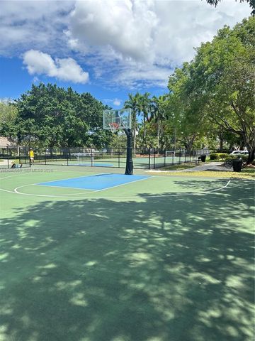 4025 Pine Ridge Ln, Weston, FL 33331