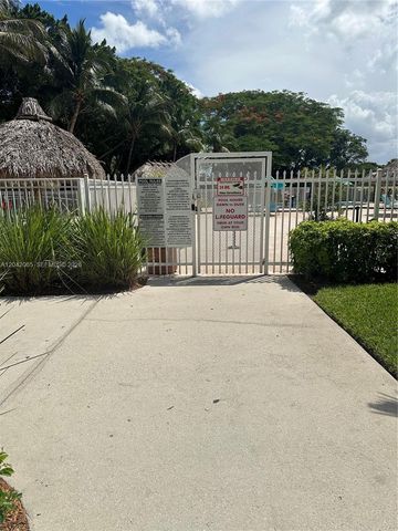 4025 Pine Ridge Ln, Weston, FL 33331