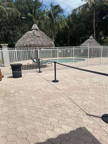 4025 Pine Ridge Ln, Weston, FL 33331