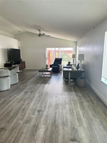 4025 Pine Ridge Ln, Weston, FL 33331