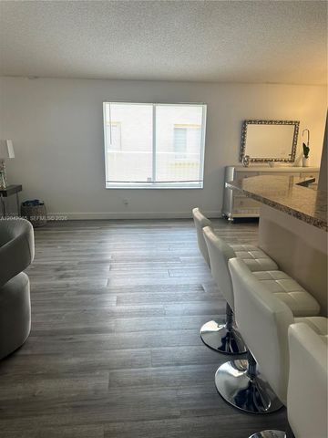 4025 Pine Ridge Ln, Weston, FL 33331