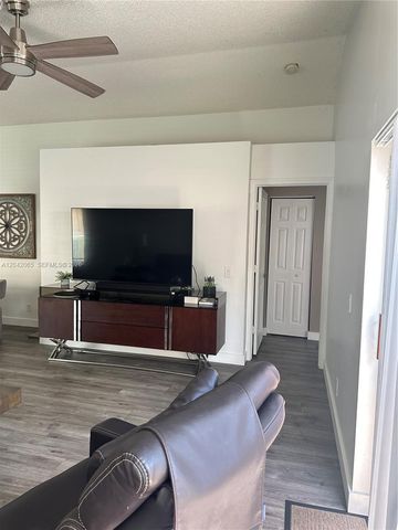 4025 Pine Ridge Ln, Weston, FL 33331