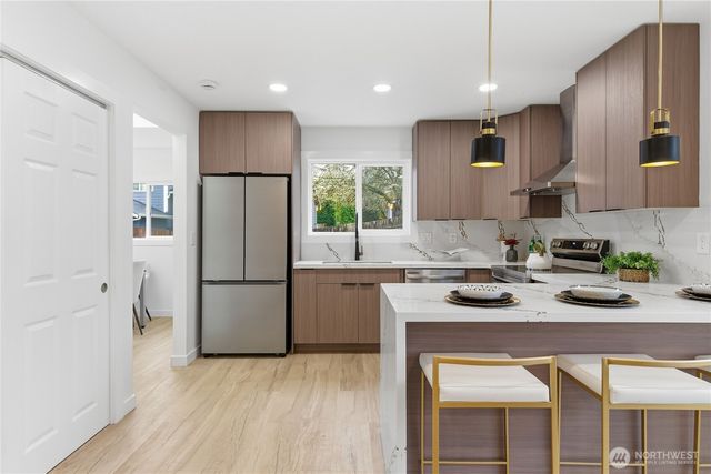 8828 NE 152nd Street, Kenmore, WA 98028