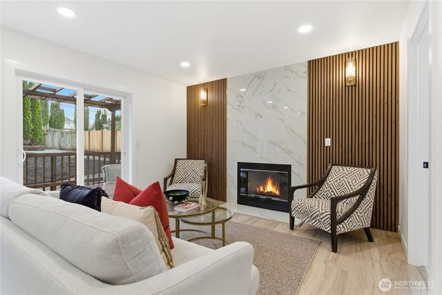 8828 NE 152nd Street, Kenmore, WA 98028