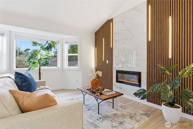 8828 NE 152nd Street, Kenmore, WA 98028