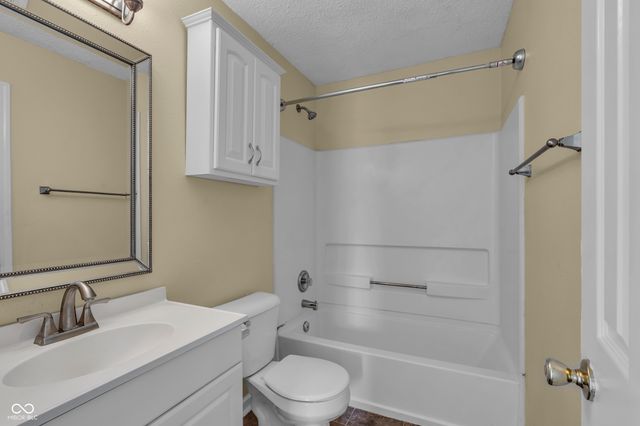 10187 Hatherley Way, Fishers, IN 46037