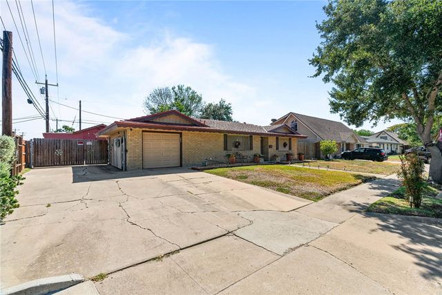 1302 Aswan Dr, Corpus Christi, TX 78412